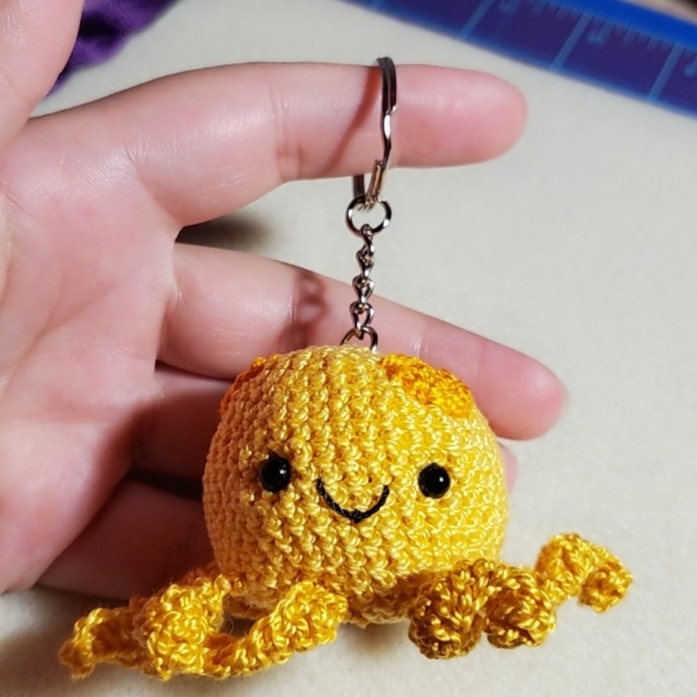 Mini yellow octopus - Picture 3 of 3